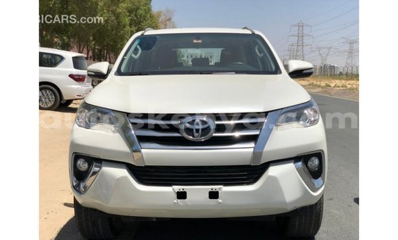 Imported Toyota Fortuner White Makiinaa iti Import - Dubai keessatti Central Kenya keessatti Imported Toyota Fortuner White Makiinaa iti Import - Dubai keessatti Central Kenya keessatti