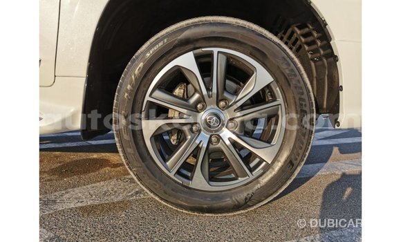 Buy Import Toyota Land Cruiser White Car in Import - Dubai in Central Kenya Buy Import Toyota Land Cruiser White Car in Import - Dubai in Central Kenya