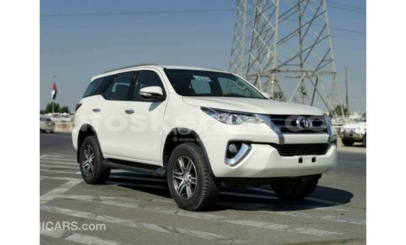 Nunua Imported Toyota Fortuner Nyeupe Gari ndani ya Import - Dubai nchini Kati Kenya Nunua Imported Toyota Fortuner Nyeupe Gari ndani ya Import - Dubai nchini Kati Kenya