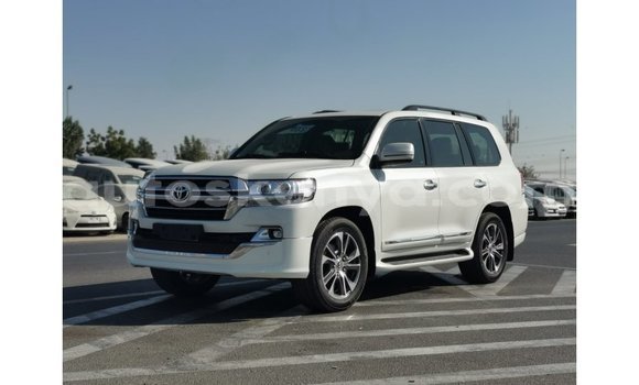 Nunua Imported Toyota Land Cruiser Nyeupe Gari ndani ya Import - Dubai nchini Kati Kenya Nunua Imported Toyota Land Cruiser Nyeupe Gari ndani ya Import - Dubai nchini Kati Kenya