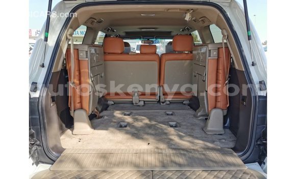 Nunua Imported Toyota Land Cruiser Nyeupe Gari ndani ya Import - Dubai nchini Kati Kenya Nunua Imported Toyota Land Cruiser Nyeupe Gari ndani ya Import - Dubai nchini Kati Kenya
