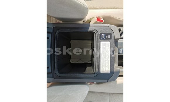 Imported Toyota Prado White Makiinaa iti Import - Dubai keessatti Central Kenya keessatti Imported Toyota Prado White Makiinaa iti Import - Dubai keessatti Central Kenya keessatti