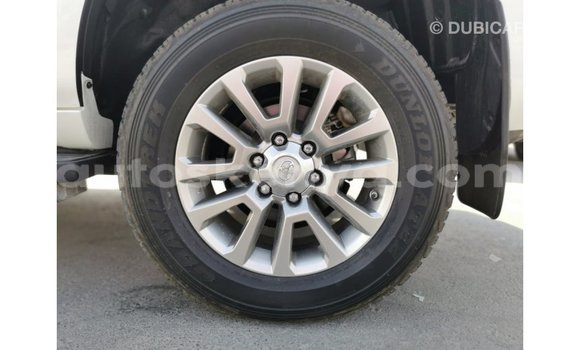 Imported Toyota Prado White Makiinaa iti Import - Dubai keessatti Central Kenya keessatti Imported Toyota Prado White Makiinaa iti Import - Dubai keessatti Central Kenya keessatti