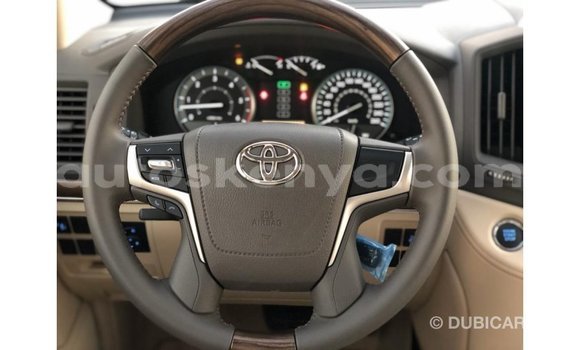 Nunua Imported Toyota Land Cruiser Nyeupe Gari ndani ya Import - Dubai nchini Kati Kenya Nunua Imported Toyota Land Cruiser Nyeupe Gari ndani ya Import - Dubai nchini Kati Kenya