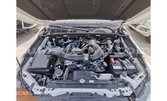 Nunua Imported Toyota Hilux Nyeupe Gari ndani ya Import - Dubai nchini Kati Kenya Nunua Imported Toyota Hilux Nyeupe Gari ndani ya Import - Dubai nchini Kati Kenya