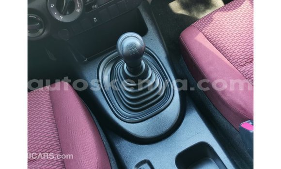 Imported Toyota Hilux White Makiinaa iti Import - Dubai keessatti Central Kenya keessatti Imported Toyota Hilux White Makiinaa iti Import - Dubai keessatti Central Kenya keessatti