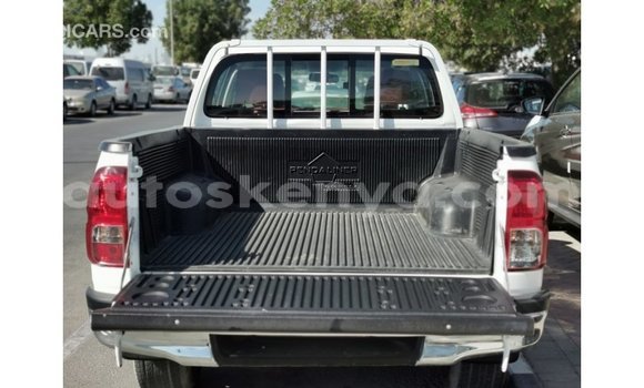 Imported Toyota Hilux White Makiinaa iti Import - Dubai keessatti Central Kenya keessatti Imported Toyota Hilux White Makiinaa iti Import - Dubai keessatti Central Kenya keessatti