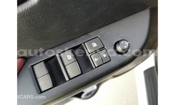 Imported Toyota Hilux White Makiinaa iti Import - Dubai keessatti Central Kenya keessatti Imported Toyota Hilux White Makiinaa iti Import - Dubai keessatti Central Kenya keessatti