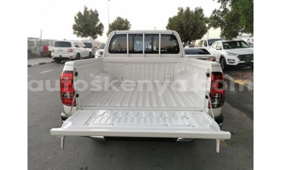 Imported Toyota Hilux White Makiinaa iti Import - Dubai keessatti Central Kenya keessatti Imported Toyota Hilux White Makiinaa iti Import - Dubai keessatti Central Kenya keessatti