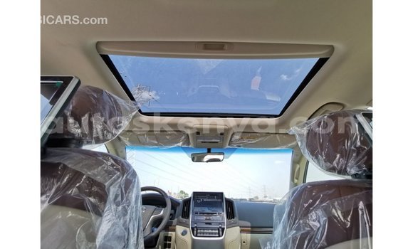 Nunua Imported Toyota Land Cruiser Nyeupe Gari ndani ya Import - Dubai nchini Kati Kenya Nunua Imported Toyota Land Cruiser Nyeupe Gari ndani ya Import - Dubai nchini Kati Kenya
