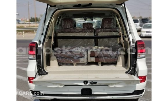 Nunua Imported Toyota Land Cruiser Nyeupe Gari ndani ya Import - Dubai nchini Kati Kenya Nunua Imported Toyota Land Cruiser Nyeupe Gari ndani ya Import - Dubai nchini Kati Kenya