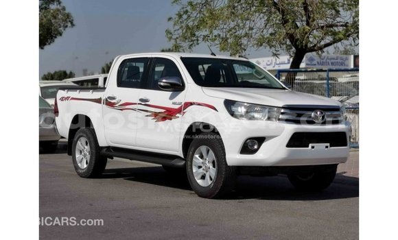 Imported Toyota Hilux White Makiinaa iti Import - Dubai keessatti Central Kenya keessatti Imported Toyota Hilux White Makiinaa iti Import - Dubai keessatti Central Kenya keessatti