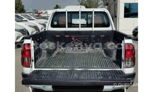 Imported Toyota Hilux White Makiinaa iti Import - Dubai keessatti Central Kenya keessatti Imported Toyota Hilux White Makiinaa iti Import - Dubai keessatti Central Kenya keessatti