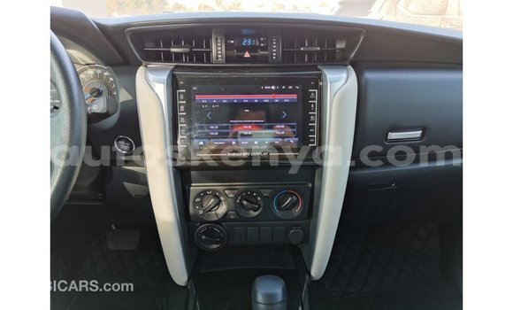 Nunua Imported Toyota Fortuner Nyeusi Gari ndani ya Import - Dubai nchini Kati Kenya Nunua Imported Toyota Fortuner Nyeusi Gari ndani ya Import - Dubai nchini Kati Kenya