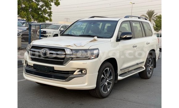 Nunua Imported Toyota Land Cruiser Nyeupe Gari ndani ya Import - Dubai nchini Kati Kenya Nunua Imported Toyota Land Cruiser Nyeupe Gari ndani ya Import - Dubai nchini Kati Kenya