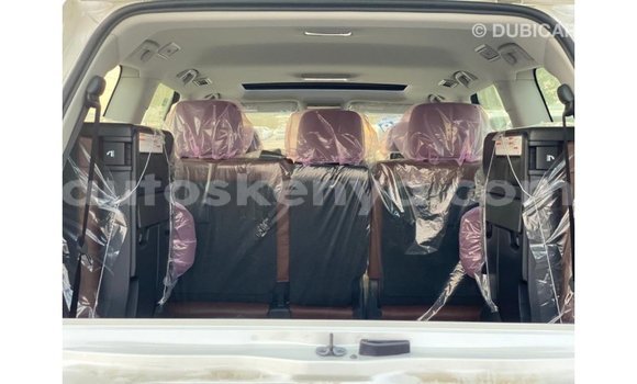 Nunua Imported Toyota Land Cruiser Nyeupe Gari ndani ya Import - Dubai nchini Kati Kenya Nunua Imported Toyota Land Cruiser Nyeupe Gari ndani ya Import - Dubai nchini Kati Kenya