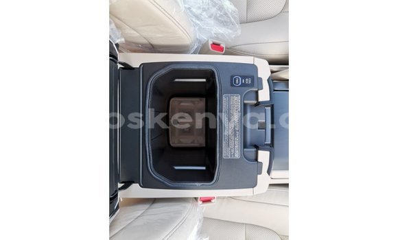 Nunua Imported Toyota Land Cruiser Nyeupe Gari ndani ya Import - Dubai nchini Kati Kenya Nunua Imported Toyota Land Cruiser Nyeupe Gari ndani ya Import - Dubai nchini Kati Kenya