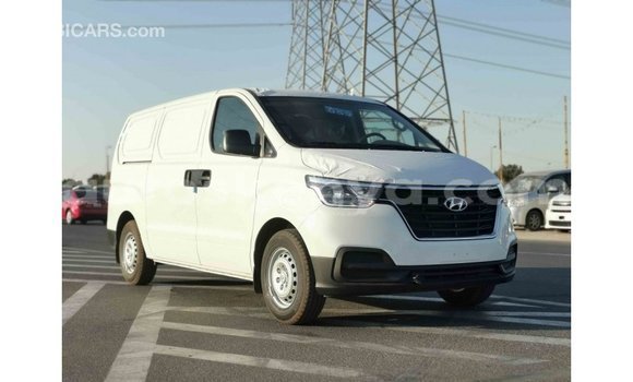 Buy Import Hyundai Cargo White Car in Import - Dubai in Central Kenya Buy Import Hyundai Cargo White Car in Import - Dubai in Central Kenya