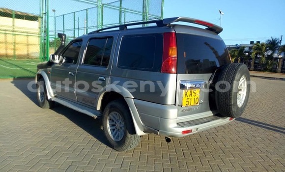 Oofamaa Ford Everest Silver Makiinaa iti Mombasa keessatti Coastal Kenya keessatti Oofamaa Ford Everest Silver Makiinaa iti Mombasa keessatti Coastal Kenya keessatti