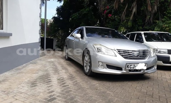 Oofamaa Toyota Crown Silver Makiinaa iti Mombasa keessatti Coastal Kenya keessatti Oofamaa Toyota Crown Silver Makiinaa iti Mombasa keessatti Coastal Kenya keessatti