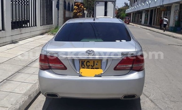Oofamaa Toyota Crown Silver Makiinaa iti Mombasa keessatti Coastal Kenya keessatti Oofamaa Toyota Crown Silver Makiinaa iti Mombasa keessatti Coastal Kenya keessatti