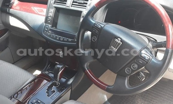 Oofamaa Toyota Crown Silver Makiinaa iti Mombasa keessatti Coastal Kenya keessatti Oofamaa Toyota Crown Silver Makiinaa iti Mombasa keessatti Coastal Kenya keessatti