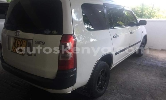 Oofamaa Toyota Succeed White Makiinaa iti Mombasa keessatti Coastal Kenya keessatti Oofamaa Toyota Succeed White Makiinaa iti Mombasa keessatti Coastal Kenya keessatti