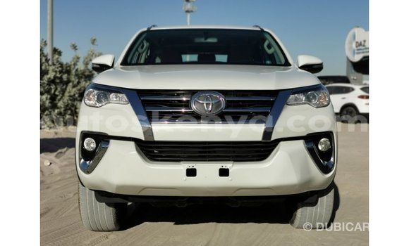 Nunua Imported Toyota Fortuner Nyeupe Gari ndani ya Import - Dubai nchini Kati Kenya Nunua Imported Toyota Fortuner Nyeupe Gari ndani ya Import - Dubai nchini Kati Kenya