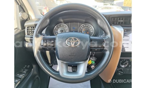 Nunua Imported Toyota Fortuner Nyeupe Gari ndani ya Import - Dubai nchini Kati Kenya Nunua Imported Toyota Fortuner Nyeupe Gari ndani ya Import - Dubai nchini Kati Kenya