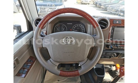 Nunua Imported Toyota Land Cruiser Nyeupe Gari ndani ya Import - Dubai nchini Kati Kenya Nunua Imported Toyota Land Cruiser Nyeupe Gari ndani ya Import - Dubai nchini Kati Kenya