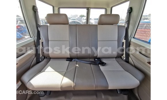 Nunua Imported Toyota Land Cruiser Nyeupe Gari ndani ya Import - Dubai nchini Kati Kenya Nunua Imported Toyota Land Cruiser Nyeupe Gari ndani ya Import - Dubai nchini Kati Kenya