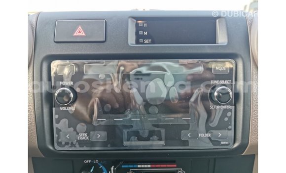 Imported Toyota Land Cruiser White Makiinaa iti Import - Dubai keessatti Central Kenya keessatti Imported Toyota Land Cruiser White Makiinaa iti Import - Dubai keessatti Central Kenya keessatti