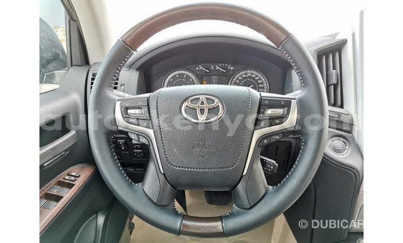 Nunua Imported Toyota Land Cruiser Nyeusi Gari ndani ya Import - Dubai nchini Kati Kenya Nunua Imported Toyota Land Cruiser Nyeusi Gari ndani ya Import - Dubai nchini Kati Kenya