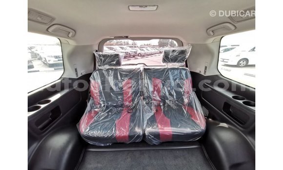 Nunua Imported Toyota Land Cruiser Nyeusi Gari ndani ya Import - Dubai nchini Kati Kenya Nunua Imported Toyota Land Cruiser Nyeusi Gari ndani ya Import - Dubai nchini Kati Kenya