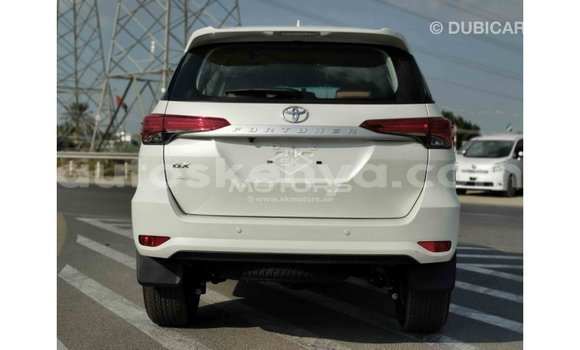 Nunua Imported Toyota Fortuner Nyeupe Gari ndani ya Import - Dubai nchini Kati Kenya Nunua Imported Toyota Fortuner Nyeupe Gari ndani ya Import - Dubai nchini Kati Kenya
