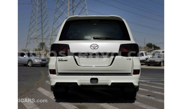 Buy Import Toyota Land Cruiser White Car in Import - Dubai in Central Kenya Buy Import Toyota Land Cruiser White Car in Import - Dubai in Central Kenya