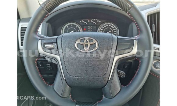 Buy Import Toyota Land Cruiser White Car in Import - Dubai in Central Kenya Buy Import Toyota Land Cruiser White Car in Import - Dubai in Central Kenya