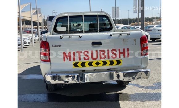 Imported Mitsubishi L200 White Makiinaa iti Import - Dubai keessatti Central Kenya keessatti Imported Mitsubishi L200 White Makiinaa iti Import - Dubai keessatti Central Kenya keessatti