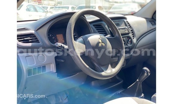 Imported Mitsubishi L200 White Makiinaa iti Import - Dubai keessatti Central Kenya keessatti Imported Mitsubishi L200 White Makiinaa iti Import - Dubai keessatti Central Kenya keessatti