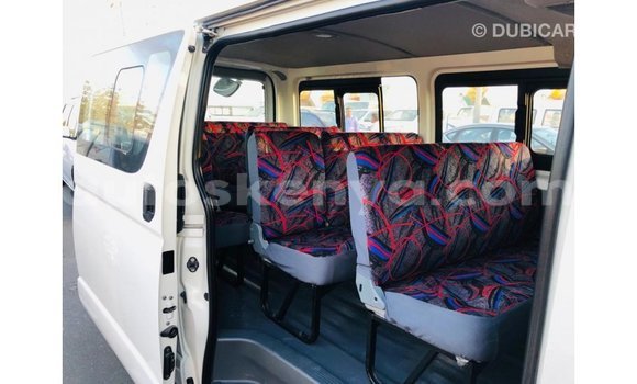 Imported Toyota Hiace White Makiinaa iti Import - Dubai keessatti Central Kenya keessatti Imported Toyota Hiace White Makiinaa iti Import - Dubai keessatti Central Kenya keessatti