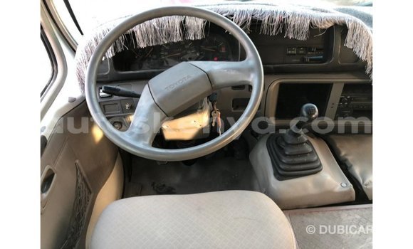 Nunua Imported Toyota Coaster Nyeupe Gari ndani ya Import - Dubai nchini Kati Kenya Nunua Imported Toyota Coaster Nyeupe Gari ndani ya Import - Dubai nchini Kati Kenya
