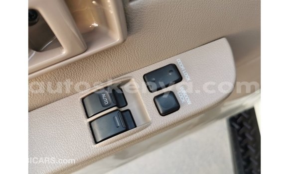 Imported Toyota Land Cruiser White Makiinaa iti Import - Dubai keessatti Central Kenya keessatti Imported Toyota Land Cruiser White Makiinaa iti Import - Dubai keessatti Central Kenya keessatti