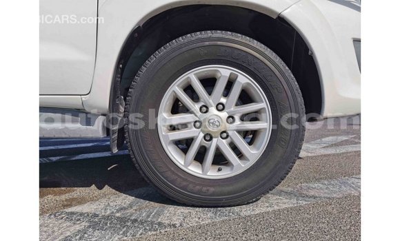 Nunua Imported Toyota Fortuner Nyeupe Gari ndani ya Import - Dubai nchini Kati Kenya Nunua Imported Toyota Fortuner Nyeupe Gari ndani ya Import - Dubai nchini Kati Kenya