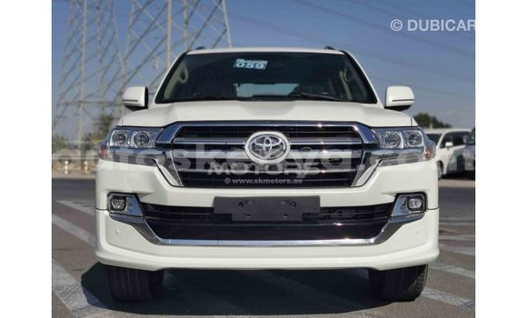 Nunua Imported Toyota Land Cruiser Nyeupe Gari ndani ya Import - Dubai nchini Kati Kenya Nunua Imported Toyota Land Cruiser Nyeupe Gari ndani ya Import - Dubai nchini Kati Kenya