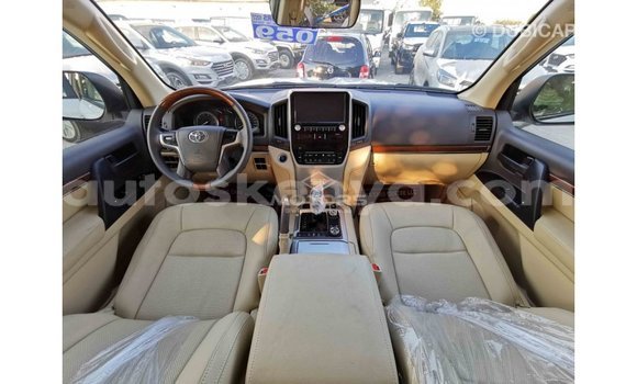 Buy Import Toyota Land Cruiser White Car in Import - Dubai in Central Kenya Buy Import Toyota Land Cruiser White Car in Import - Dubai in Central Kenya