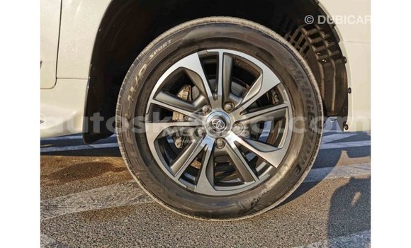 Buy Import Toyota Land Cruiser White Car in Import - Dubai in Central Kenya Buy Import Toyota Land Cruiser White Car in Import - Dubai in Central Kenya
