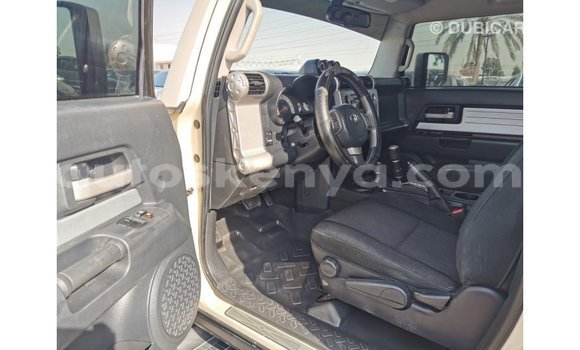 Nunua Imported Toyota FJ Cruiser Beige Gari ndani ya Import - Dubai nchini Kati Kenya Nunua Imported Toyota FJ Cruiser Beige Gari ndani ya Import - Dubai nchini Kati Kenya