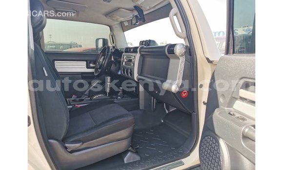 Nunua Imported Toyota FJ Cruiser Beige Gari ndani ya Import - Dubai nchini Kati Kenya Nunua Imported Toyota FJ Cruiser Beige Gari ndani ya Import - Dubai nchini Kati Kenya
