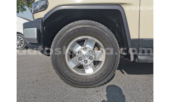 Nunua Imported Toyota FJ Cruiser Beige Gari ndani ya Import - Dubai nchini Kati Kenya Nunua Imported Toyota FJ Cruiser Beige Gari ndani ya Import - Dubai nchini Kati Kenya