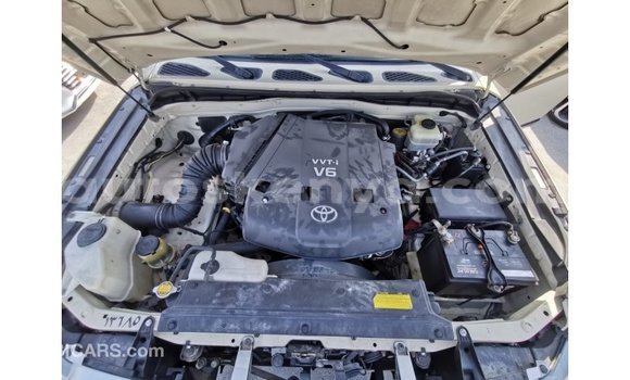 Nunua Imported Toyota FJ Cruiser Beige Gari ndani ya Import - Dubai nchini Kati Kenya Nunua Imported Toyota FJ Cruiser Beige Gari ndani ya Import - Dubai nchini Kati Kenya